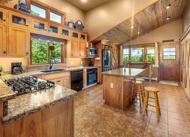 Property at 1144 Center Rd, Hardwick, VT 05843, 4 beds, 3 baths