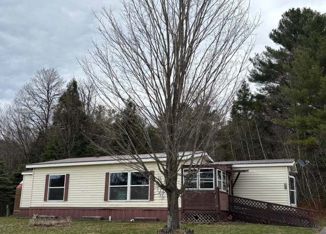 Property at 16 Oakwood Dr, Hyde Park, VT 05655, 3 beds, 2 baths