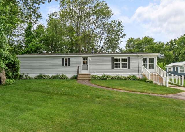 Property at 35 Oak Hill Dr, Hampstead, NH 03841, 2 beds, 2 baths