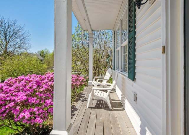 Property at 311 Brennan Woods Dr, Williston, VT 05495, 3 beds, 2.5 baths