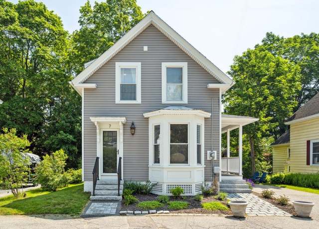 Property at 7 School St, Exeter, NH 03833, 3 beds, 1.5 baths