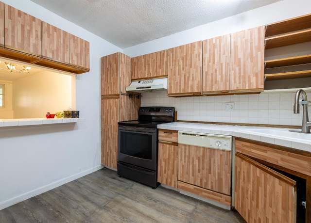 Property at 117 Cluff Crossing Rd #9, Salem, NH 03079, 2 beds, 1 bath