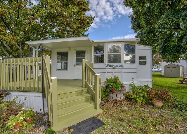 Property at 37 Island Cir, South Hero, VT 05486, 1 bed, 1 bath