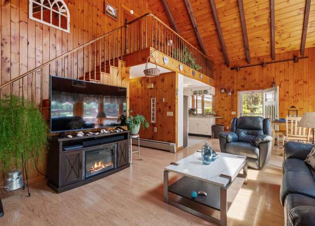 Property at 33 Juniper Meadow Rd, Danbury, NH 03230, 3 beds, 2 baths