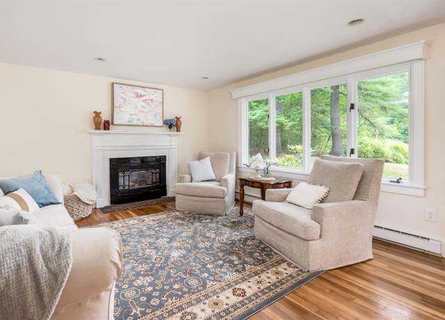 Property at 8 Woodridge Rd, Durham, NH 03824, 5 beds, 4 baths