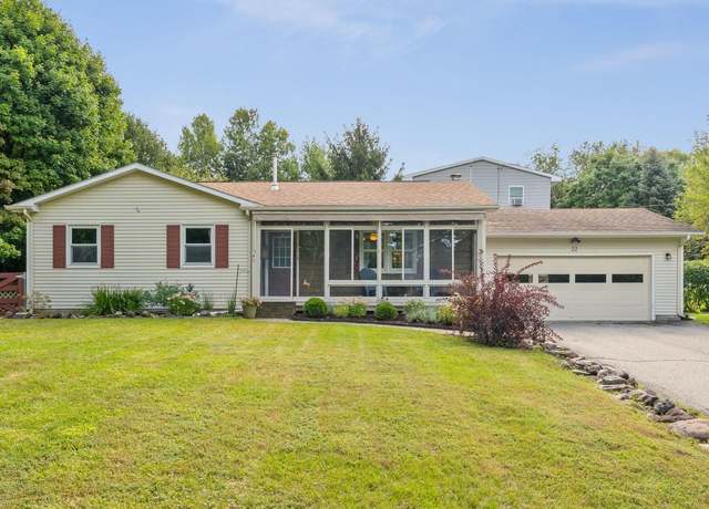Property at 22 Shirley Cir, Williston, VT 05495, 3 beds, 1.5 baths
