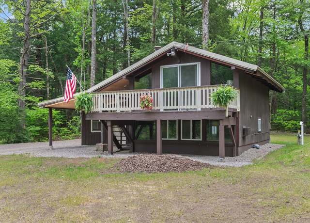 Property at 81 E St, Conway, NH 03818, 2 beds, 1 bath
