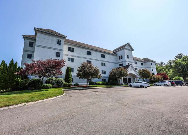 Property at 14 Mountain Laurels Dr #301, Nashua, NH 03062, 2 beds, 2 baths
