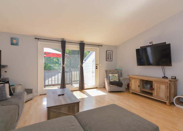 Property at 881 Mammoth Rd #403, Manchester, NH 03104, 2 beds, 1 bath