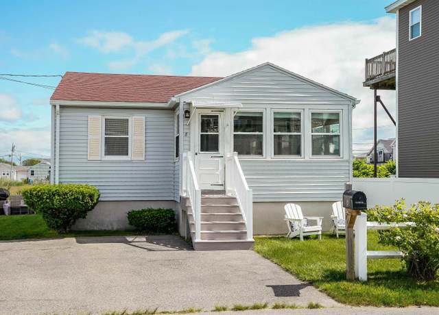 Property at 8 Red Coat Ln, Hampton, NH 03842, 2 beds, 1 bath