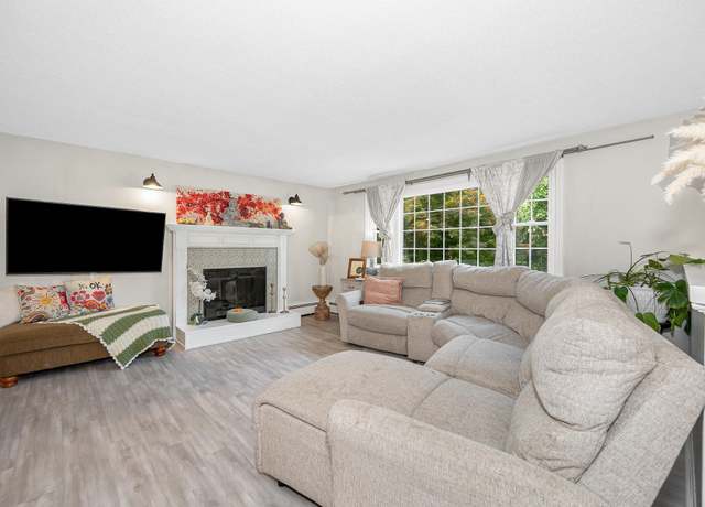 Property at 48 Kendall Pond Rd, Windham, NH 03087, 3 beds, 1.5 baths