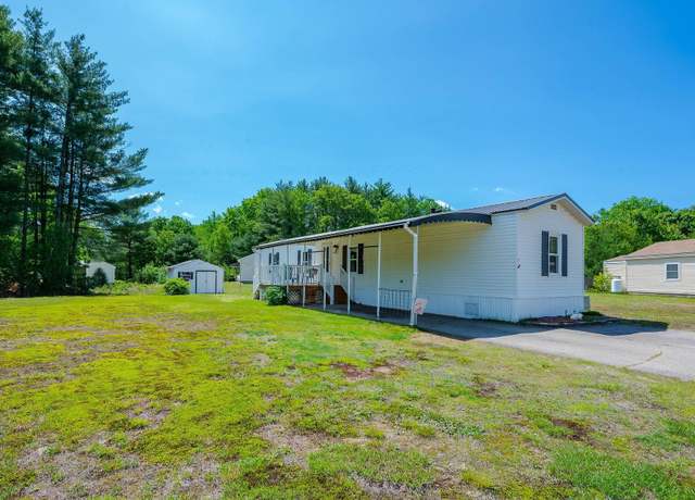 Property at 5 Lynn Ln, Rochester, NH 03867, 2 beds, 1.5 baths
