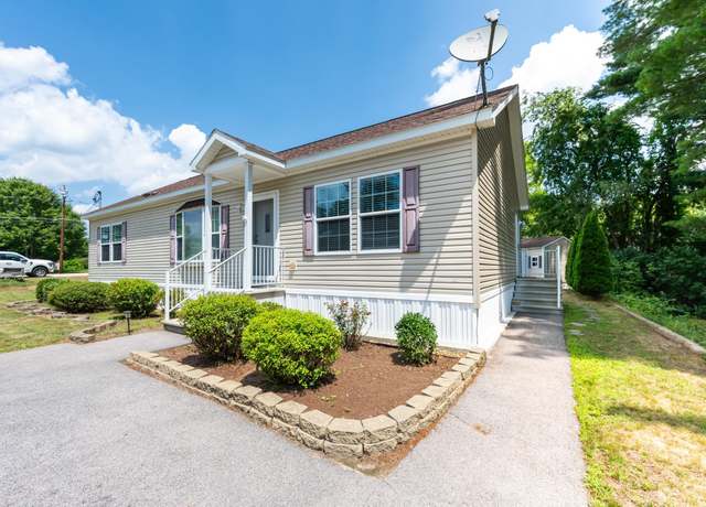 Property at 2 Hawthorne Ln, Nashua, NH 03062, 2 beds, 2 baths