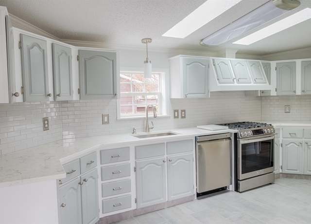 Property at 26 Railroad Ave, Seabrook, NH 03874, 2 beds, 2 baths