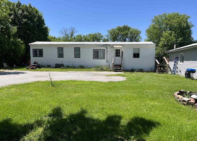 Property at 24 Pearl Ave Ext, St. Albans Town, VT 05478, 4 beds, 3 baths