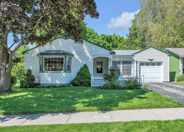 Property at 154 Birchcliff Pkwy, Burlington, VT 05401, 3 beds, 1 bath