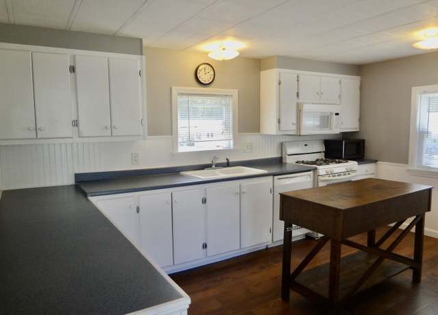 Property at 5 Brook Cir, Loudon, NH 03307, 2 beds, 1 bath
