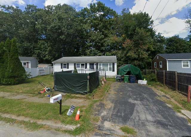 Property at 9 Oneida Cir, Nashua, NH 03060, 3 beds, 1 bath