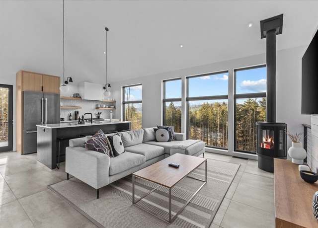 Property at 129 Eloise Ln Unit B, Stowe, VT 05672, 2 beds, 1.5 baths
