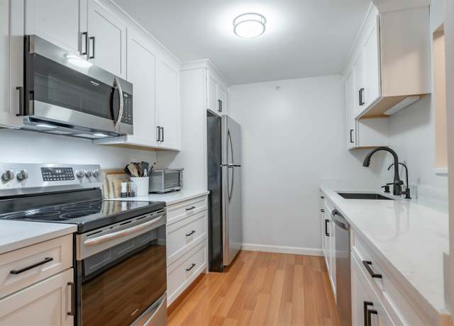 Property at 11 Bartemus Trl #207, Nashua, NH 03063, 2 beds, 2 baths