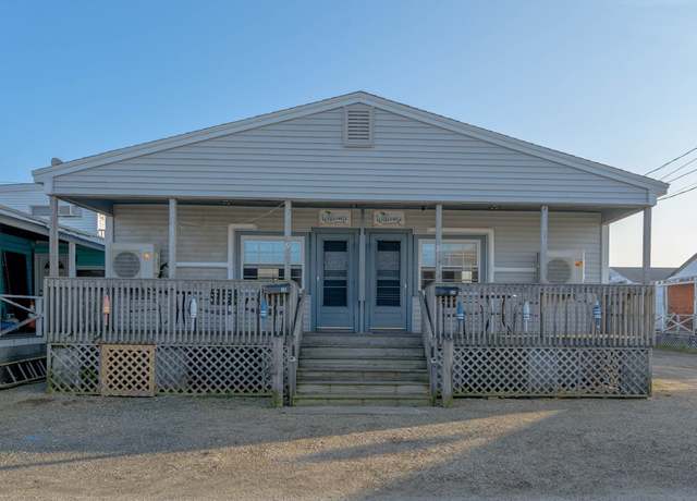 Property at 19-21 Auburn Ave, Hampton, NH 03842, 4 beds, 2 baths