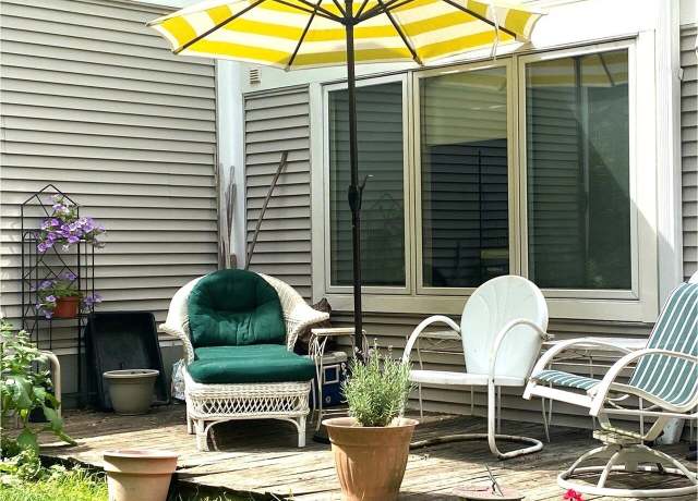Property at 22 E Village Dr, Burlington, VT 05401, 3 beds, 1.5 baths