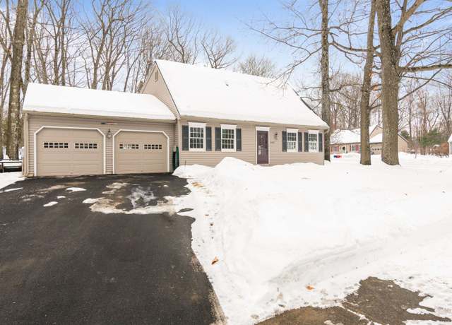 Property at 643 Oak Cir, Colchester, VT 05446, 3 beds, 1.5 baths