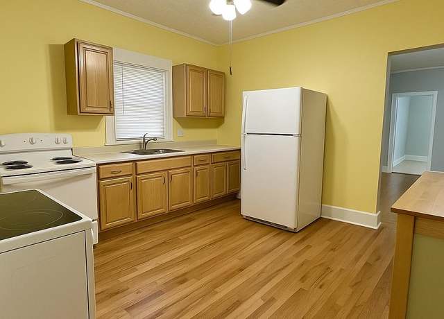 Property at 16 Foster Ave, Manchester, NH 03103, 5 beds, 2 baths
