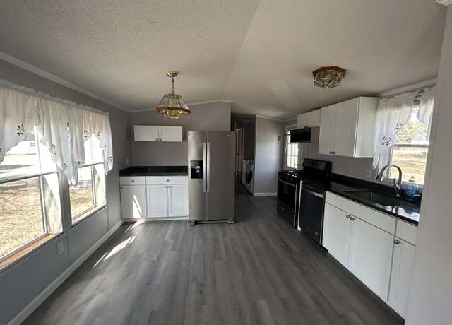 Property at 38 Cortland Way, Barrington, NH 03825, 3 beds, 2 baths