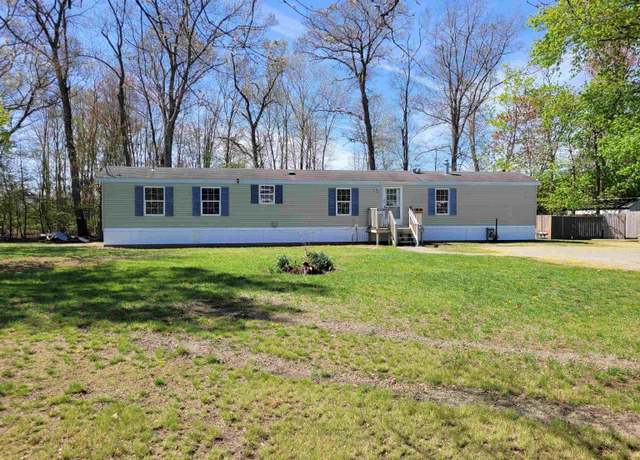 Property at 20 Railroad Ave, Seabrook, NH 03874, 3 beds, 2 baths