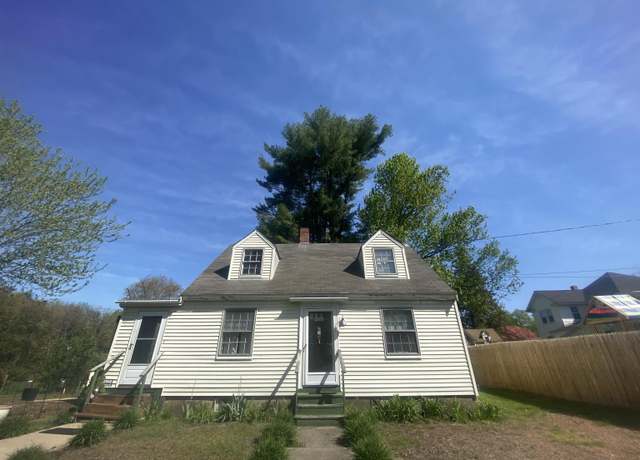 Property at 108 Main St Unit B, Plaistow, NH 03865, 3 beds, 1.5 baths