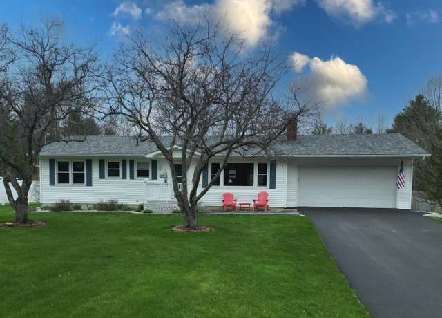 Property at 34 Pinehurst Dr, Jericho, VT 05465, 3 beds, 1.5 baths