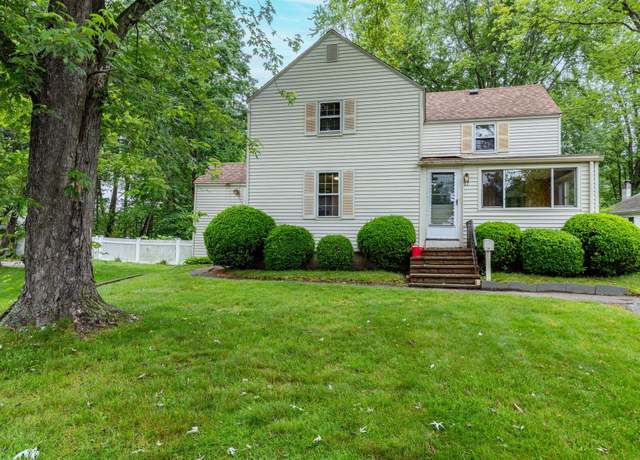 Property at 17 Spruce St, Exeter, NH 03833, 3 beds, 1 bath