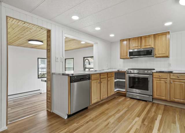 Property at 17 Hayes Park #17, Exeter, NH 03833, 2 beds, 1.5 baths