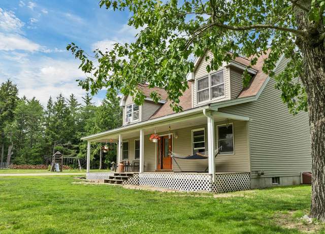 Property at 3 Holly Ln, Brookfield, NH 03872, 3 beds, 2 baths