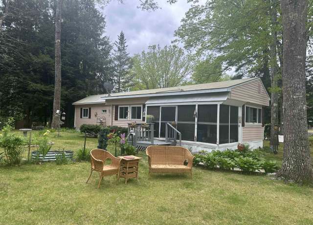 Property at 8 Lance Ln, Epsom, NH 03234, 2 beds, 1 bath