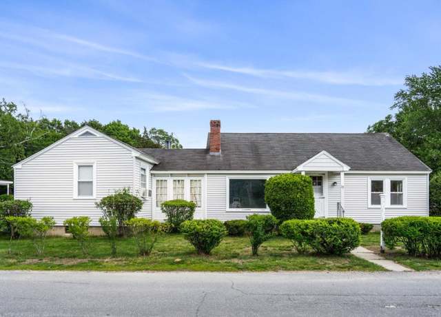 Property at 33 Hayes Ave, Manchester, NH 03103, 3 beds, 2 baths