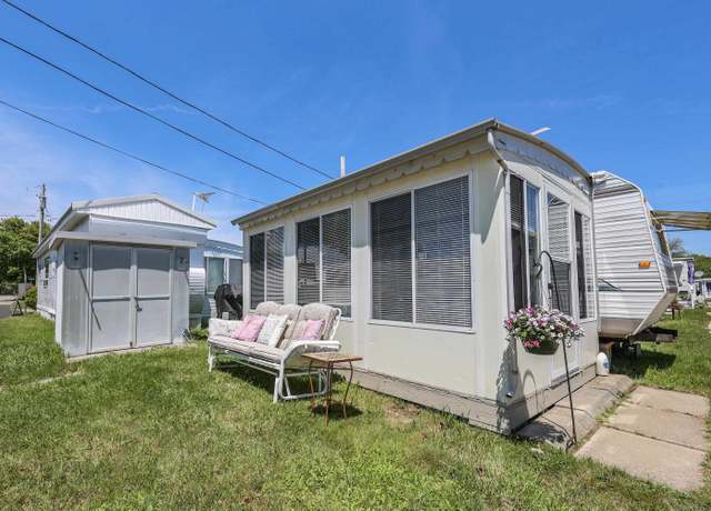 Property at 70 Kings Hwy #62, Hampton, NH 03842, 1 bed, 1 bath