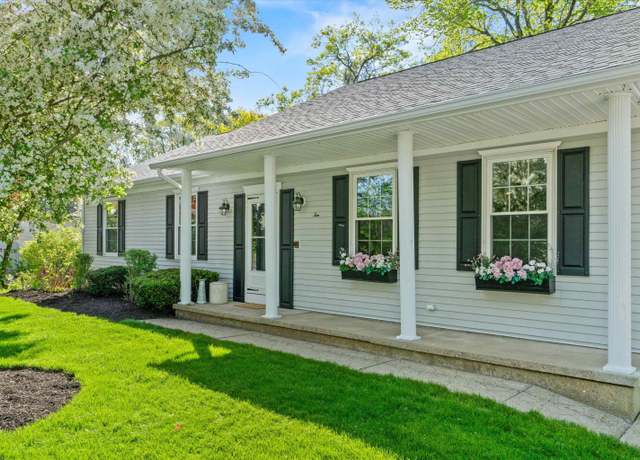 Property at 10 Bow Ln, Pembroke, NH 03275, 3 beds, 2 baths