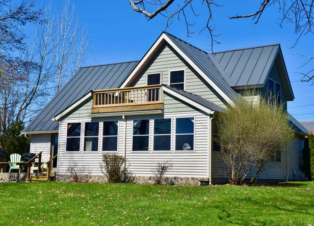 Property at 122 Eastview Ln, North Hero, VT 05474, 1 bed, 2.5 baths