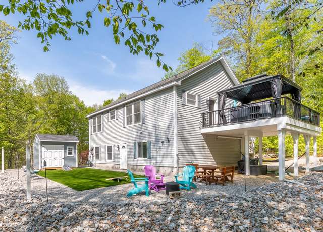 Property at 49 Hayes Rd, Laconia, NH 03246, 3 beds, 1.5 baths