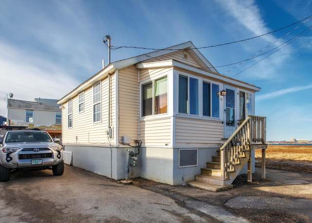 Property at 18 Johnson Ave, Hampton, NH 03842, 2 beds, 1 bath