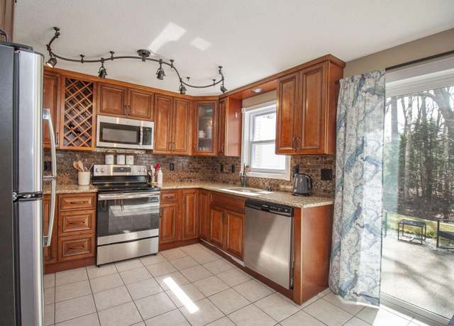 Property at 1035 S Mammoth Rd #7, Manchester, NH 03109, 2 beds, 1.5 baths