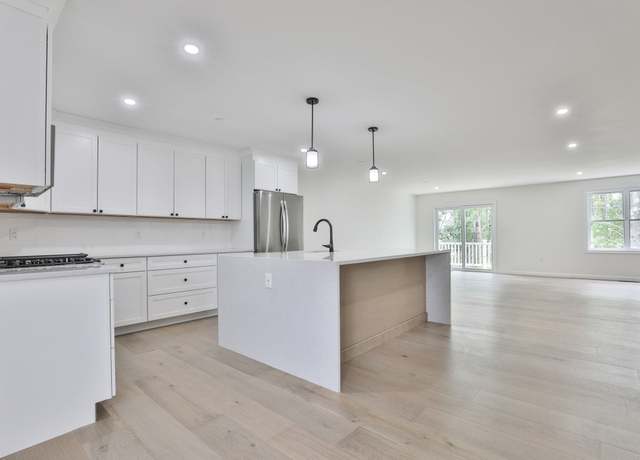 Property at 63 Centerwood Way #2, Manchester, NH 03102, 3 beds, 2.5 baths