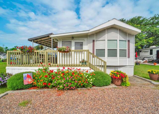 Property at 16 Huron Ln, South Hero, VT 05486, 1 bed, 1 bath