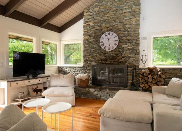 Property at 35 Glendon Hill Rd, Winhall, VT 05340, 3 beds, 2 baths