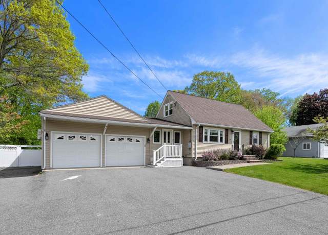 Property at 20 Colonial Dr, Salem, NH 03079, 4 beds, 1.5 baths
