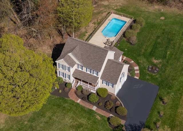 Property at 8 Autumn Ln, Stratham, NH 03885, 4 beds, 3 baths