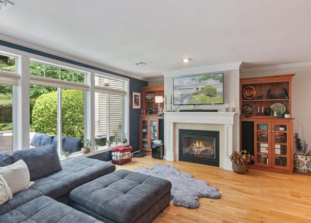 Property at 186 Hummingbird Ln, South Burlington, VT 05403, 3 beds, 2.5 baths