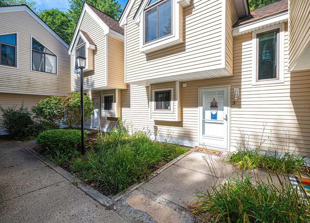 Property at 3 Franklin Hts, Rochester, NH 03867, 2 beds, 1 bath